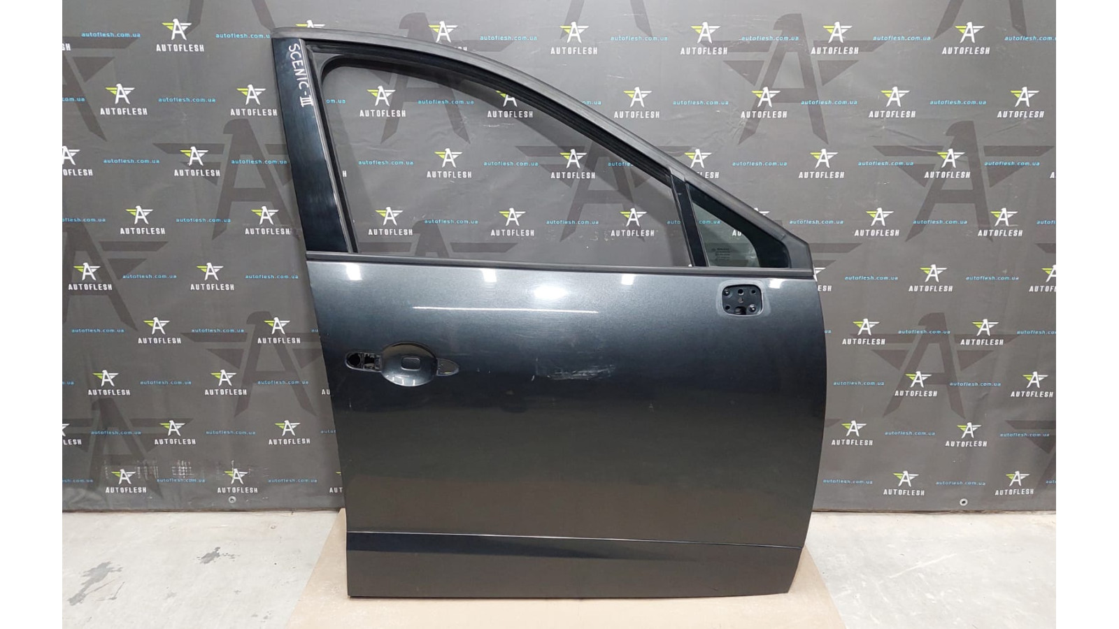 Дверь передняя правая 801008349R, 801007556R Renault Scenic 3 сценик бу
